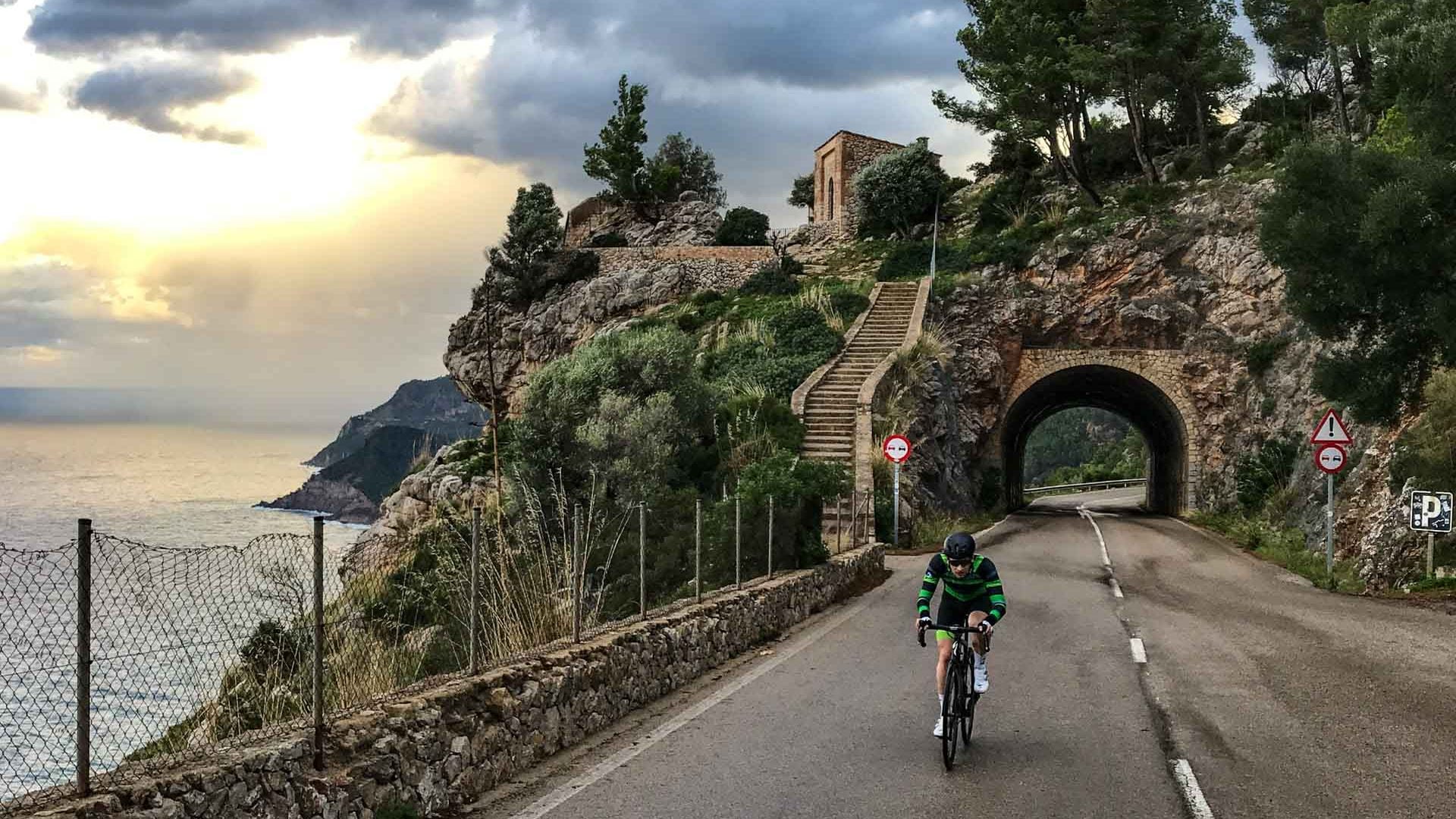 Cyclist riding the coast road towards Andratx on Mallorca 312 route
