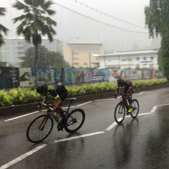 Sprint in the rain Velo Club d'ouest cycle club Seychelles