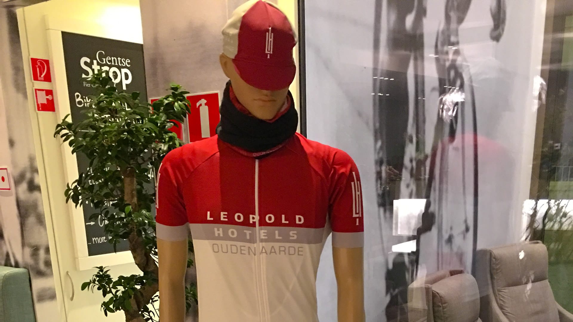 Cycling kit of the Hotel Leopold, Flanders