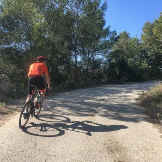 Cyclist climbing Mallorca's Puig de Randa climb by bike 