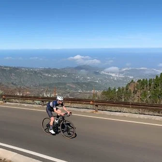 Cyclist nearing the top of the Pico de las Nieves cycling route