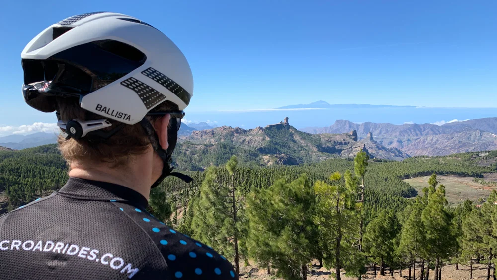 Cyclist on Pico de las Nieves cycling summit admiring the view