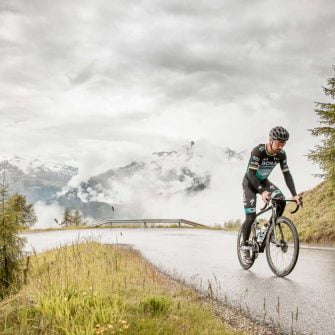 Cyclist on an Austrian cycle tour mountain pass(credit © Ötztal Tourismus Rudi Wyhlidal)