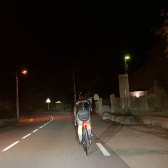 Cyclist starting everest attempt in the dark