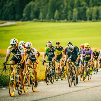 Cyclists on the Saimaa Cycle Tour course