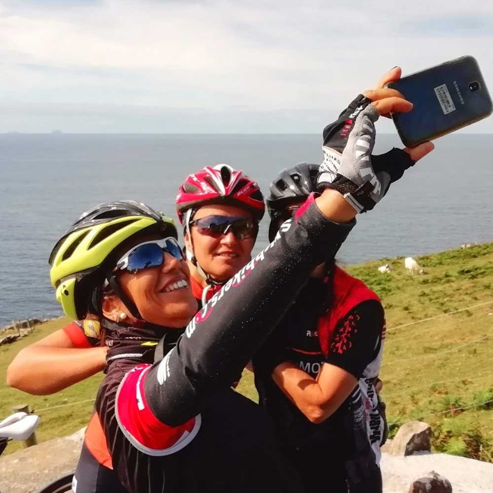 Three cyclists take some selfies on MizMal cycling route