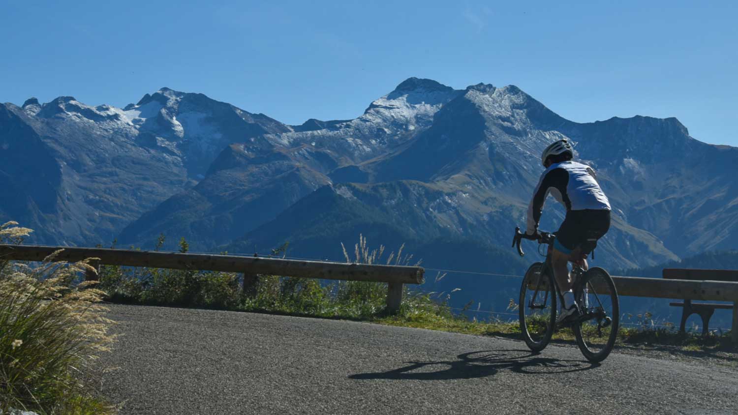 Cyclist on an Alpe d'Huez cycling tour