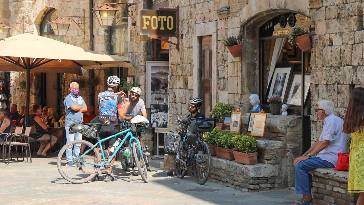 Cyclist asking for directions on a bike tour in Tuscany