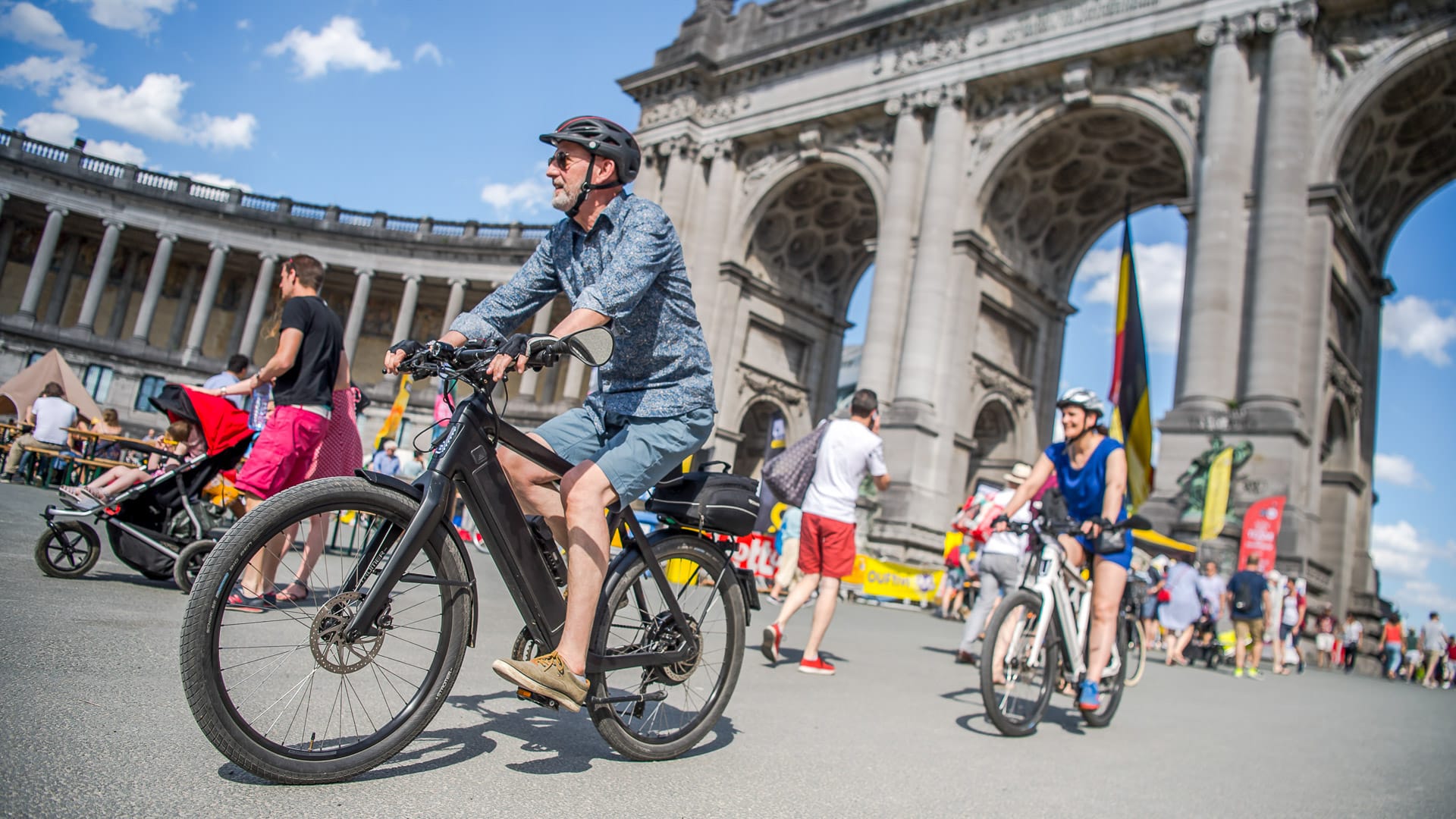 A man cycling a black cycle in brussels cycling tour