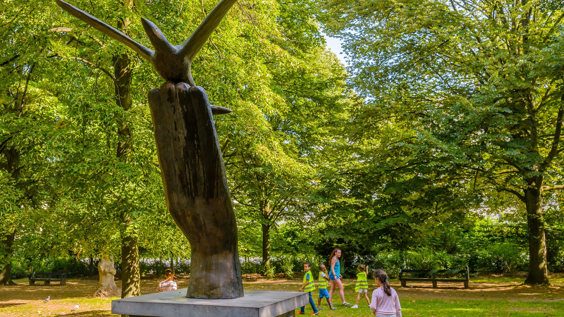 An icon of a flying bird on brussels