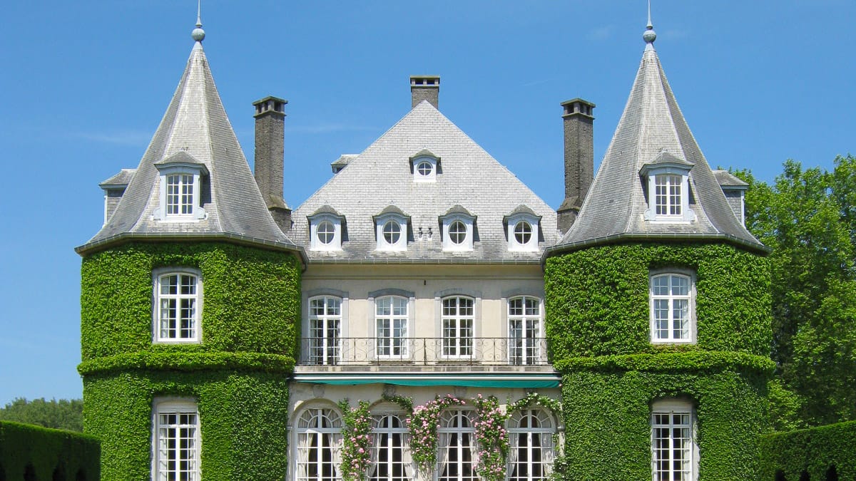 A beautiful green building in brussels