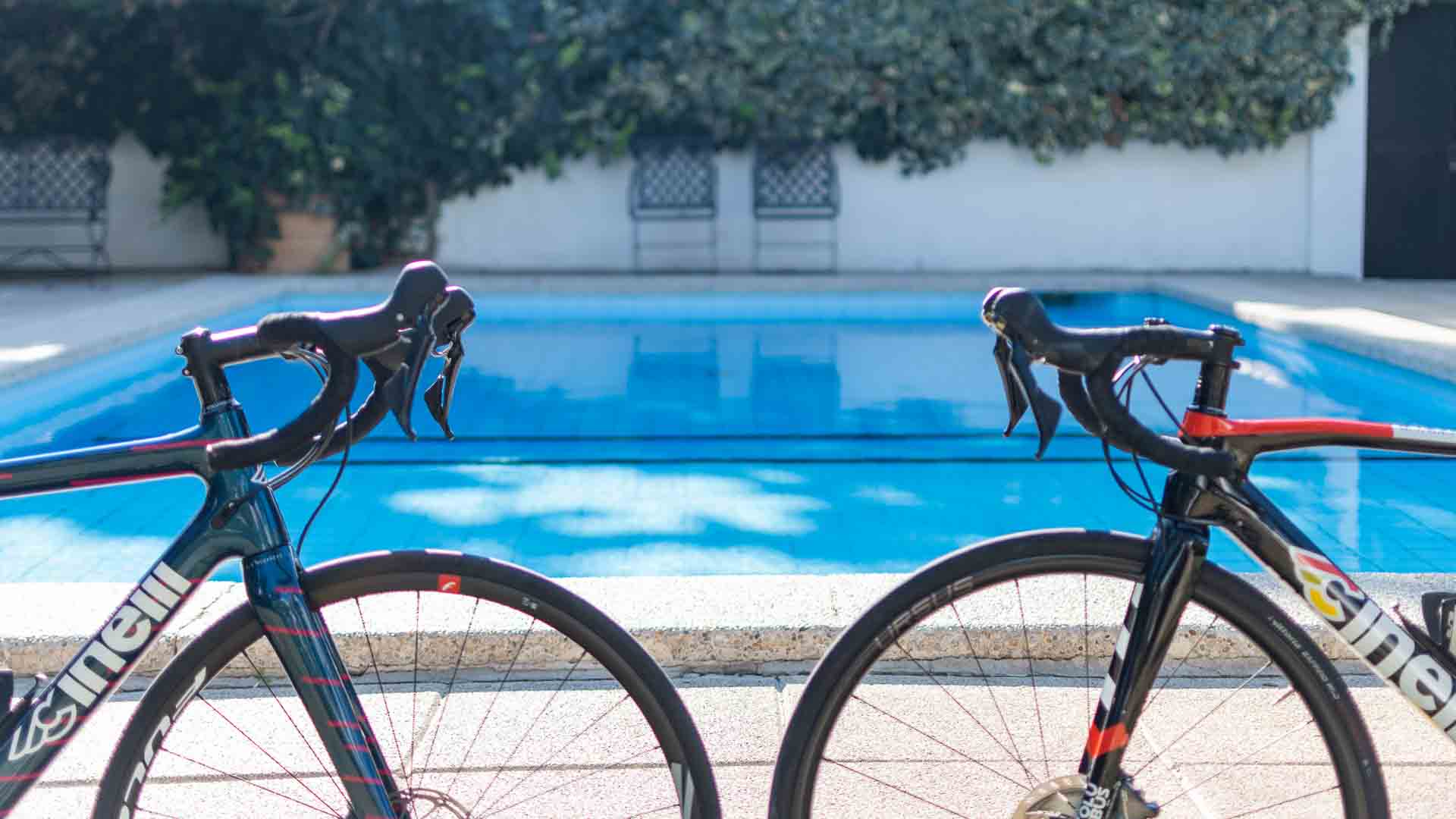Pool with bikes at El Nido bike hotel Mallorca