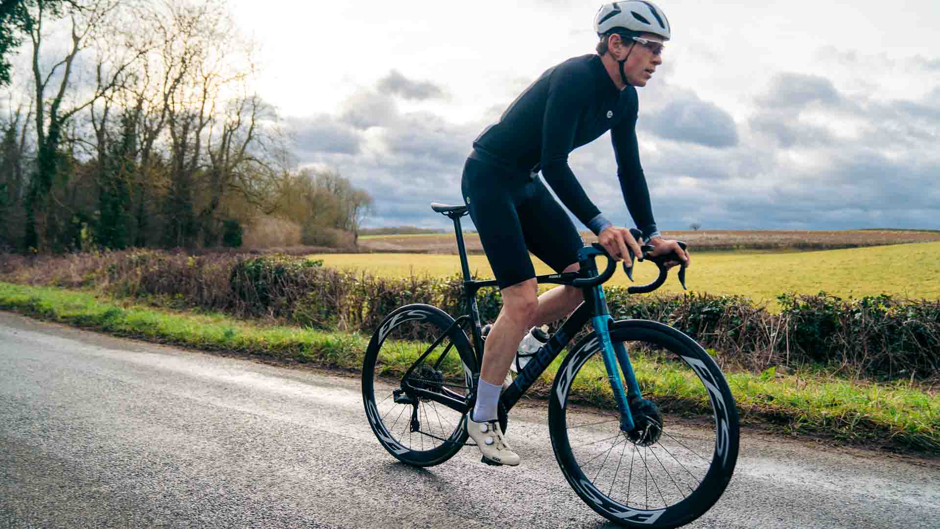 6 best snacks for cyclists (for before, during + after your ride)