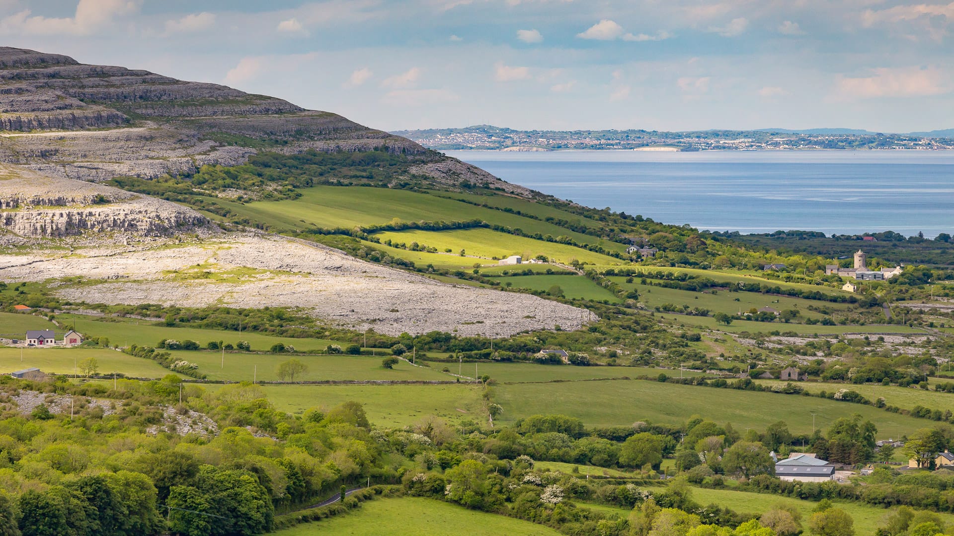 Photo of a beautiful scenic irish landscape 