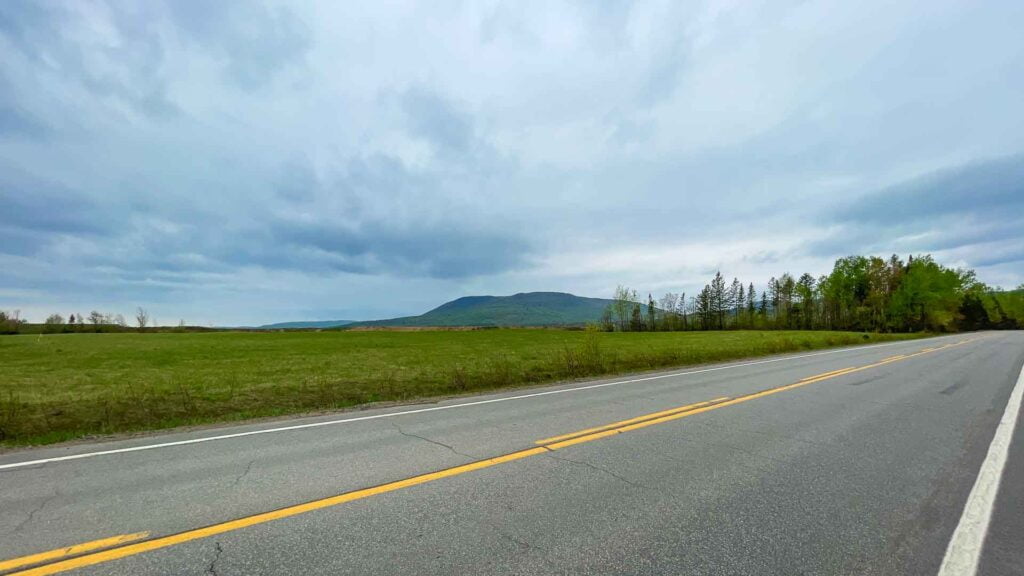 Quiet, low traffic roads near Quebec City