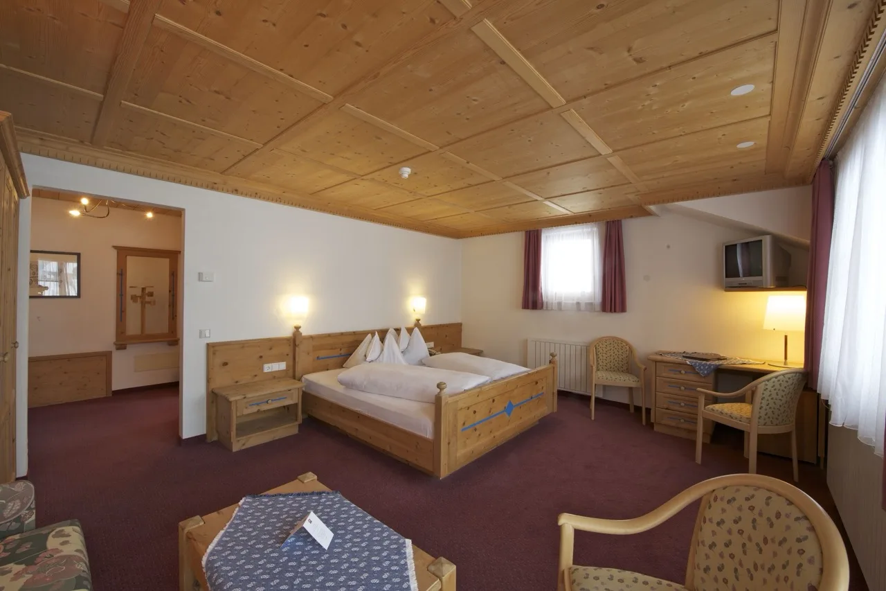 Room at Sporthotel Panorama with wooden ceiling and decor combined with white walls