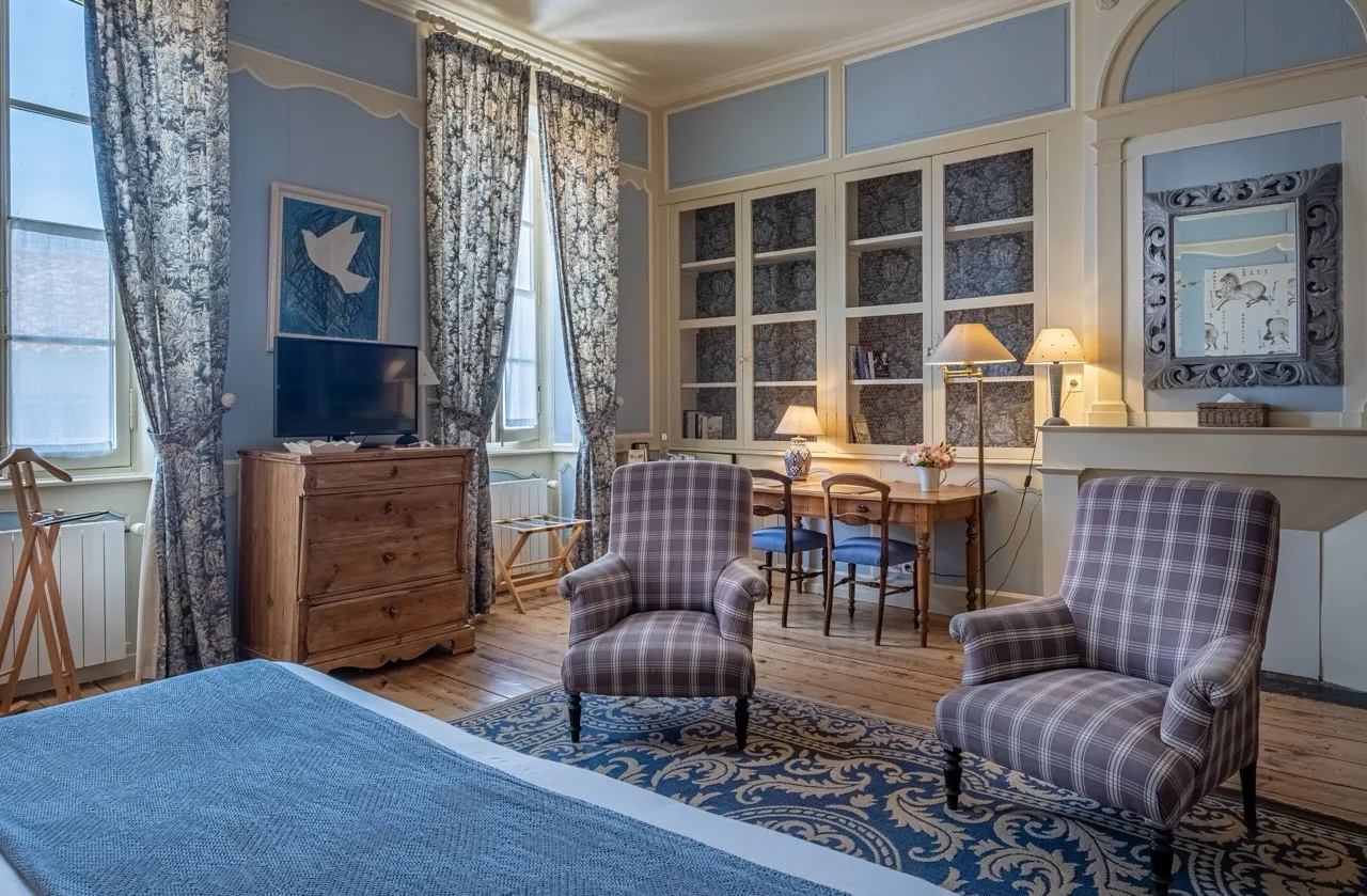 Vintage style bedroom at La Baronnie Hôtel & Spa Teritoria Saint-Martin-de-Ré with wooden furniture and classic decor