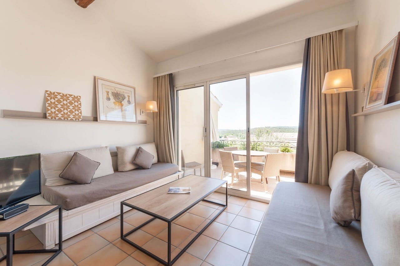 Living room at Village Pierre & Vacances Pont Royal en Provence, Mallemort with balcony and natural light