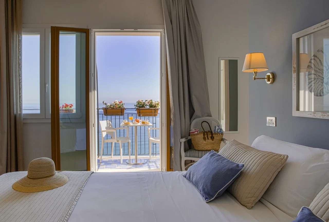 Bedroom at Hotel Punta Nord Est Castellammare del Golfo with balcony and sea view