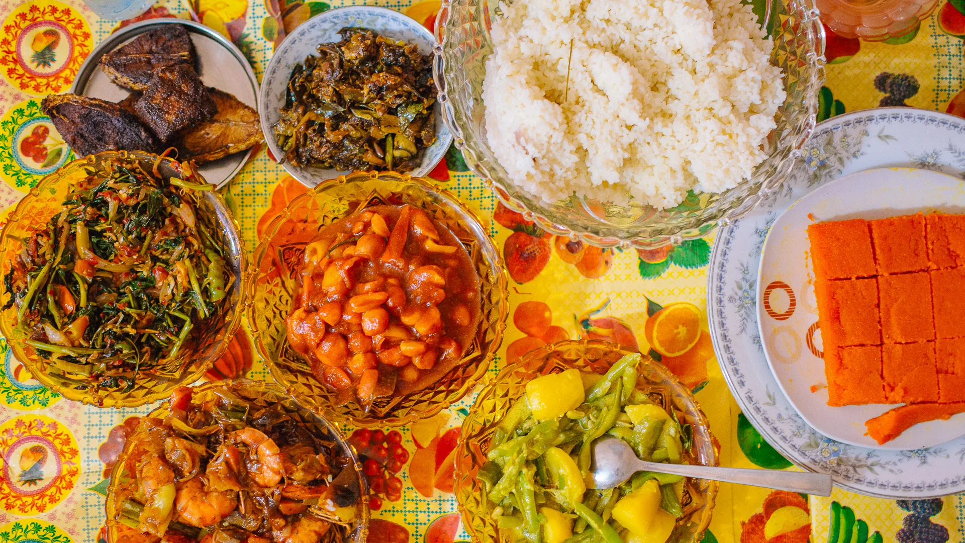 Traditional Sri Lankan meal with curries, rice and vegetables