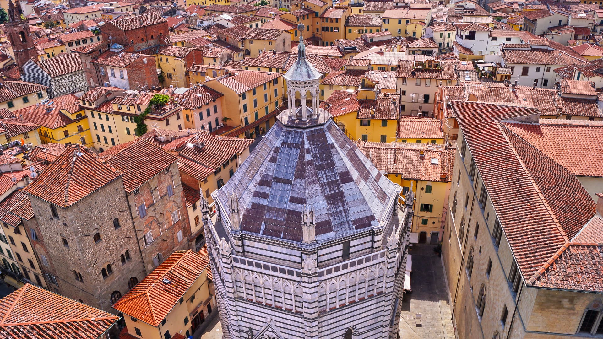 Octagonal Baptistery of San Giovanni in the heart of Pistoia