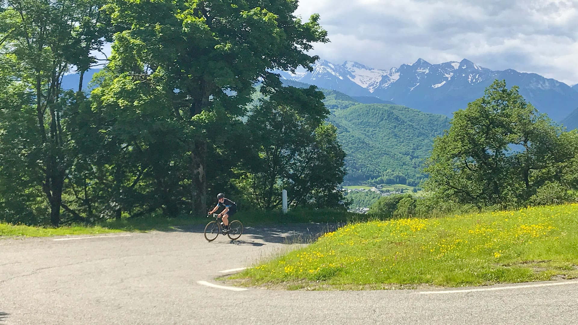 Switchback part of the way up the Col d'Aspin