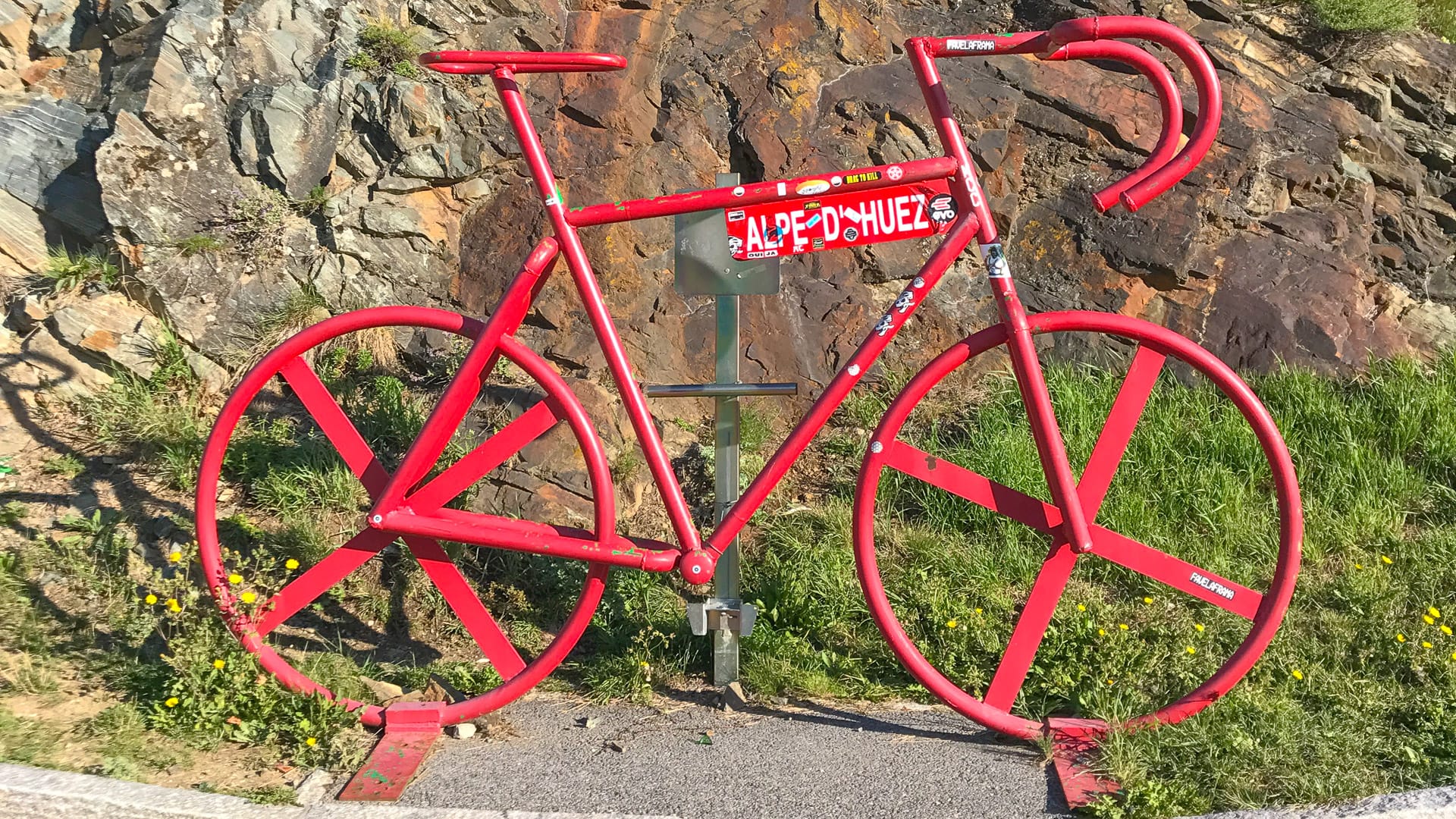 Red bicycle artwork marking the climb at Alpe d’Huez