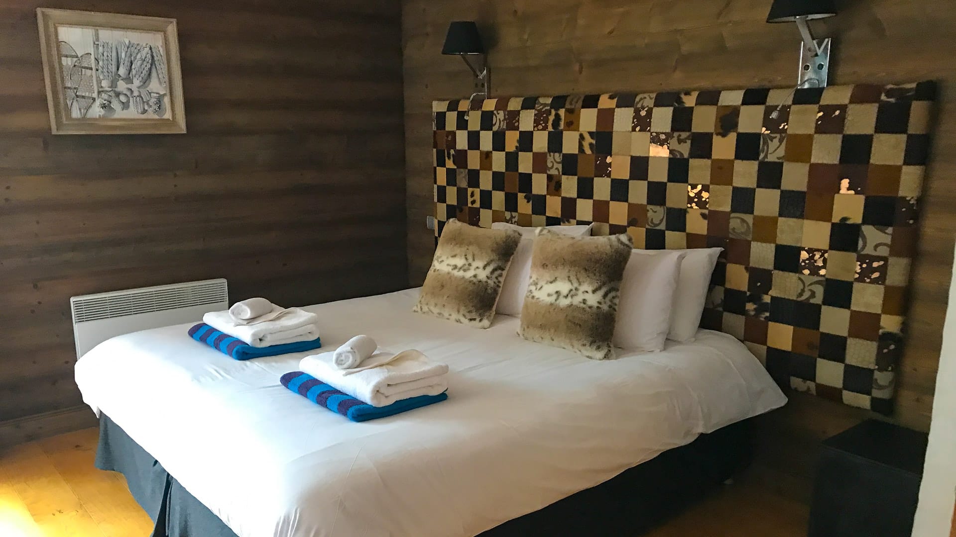 Spacious bedroom with a super king size bed in The Peak, Sainte Foy Tarentaise