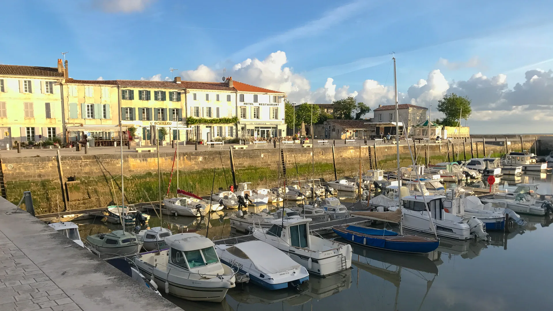 Early morning La Flotte harbour