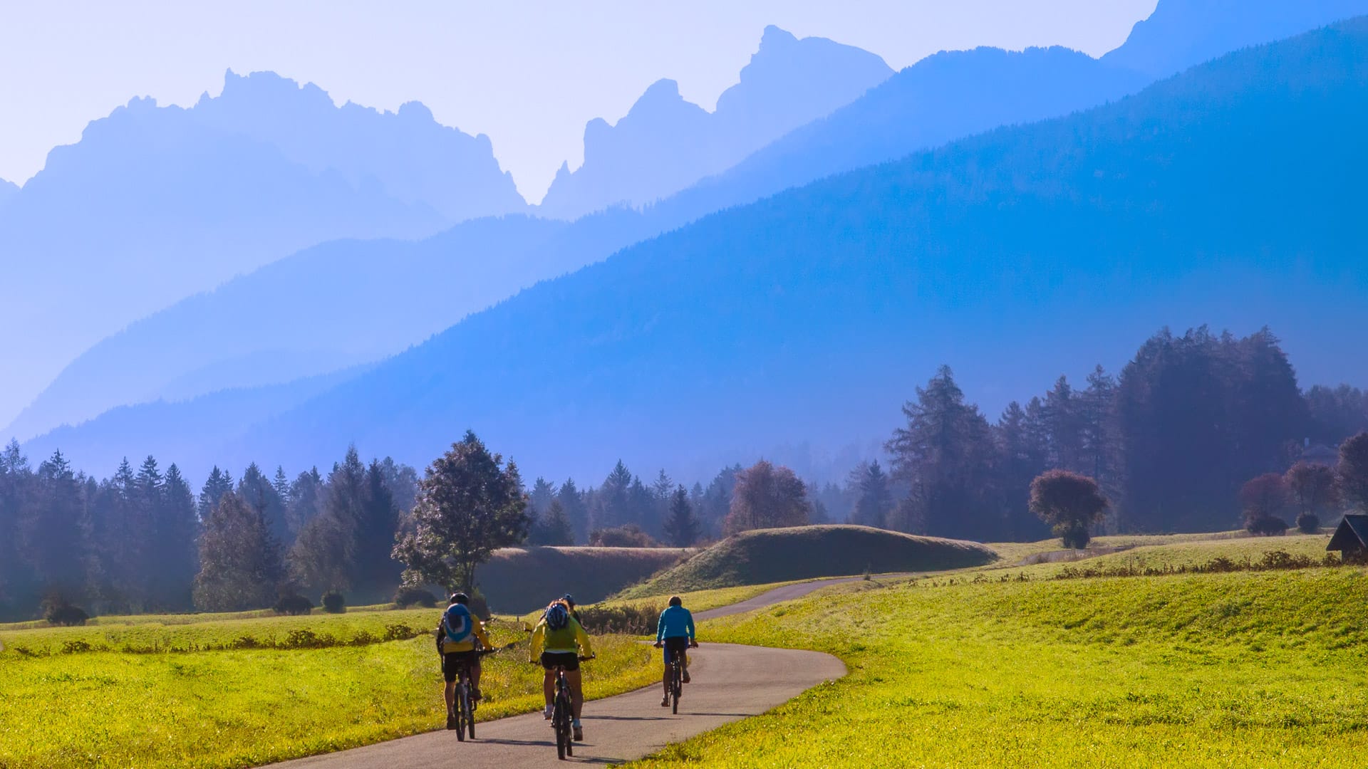 Cycling paths through the Italian mountains