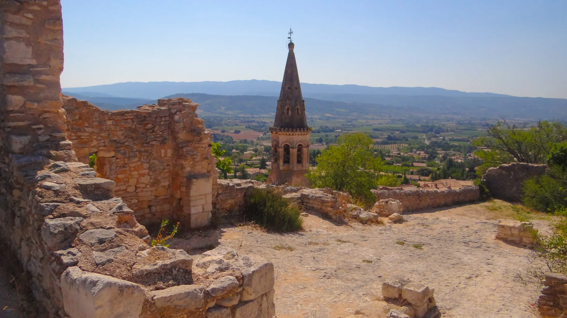 View from the ruined castle at the top of Saint Saturin des Apt village