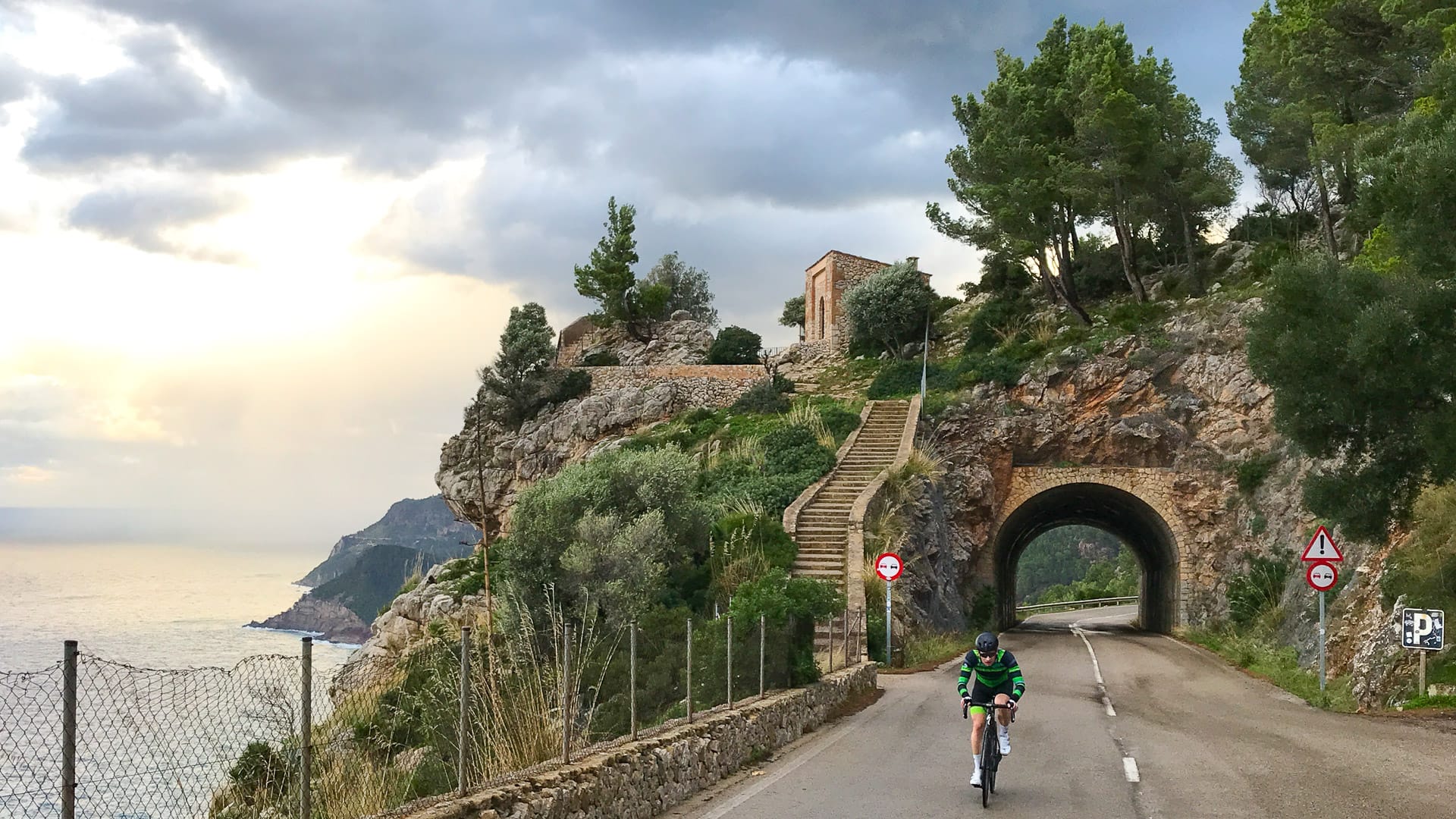 Cyclist riding the coast road towards Andratx on Mallorca 312 route