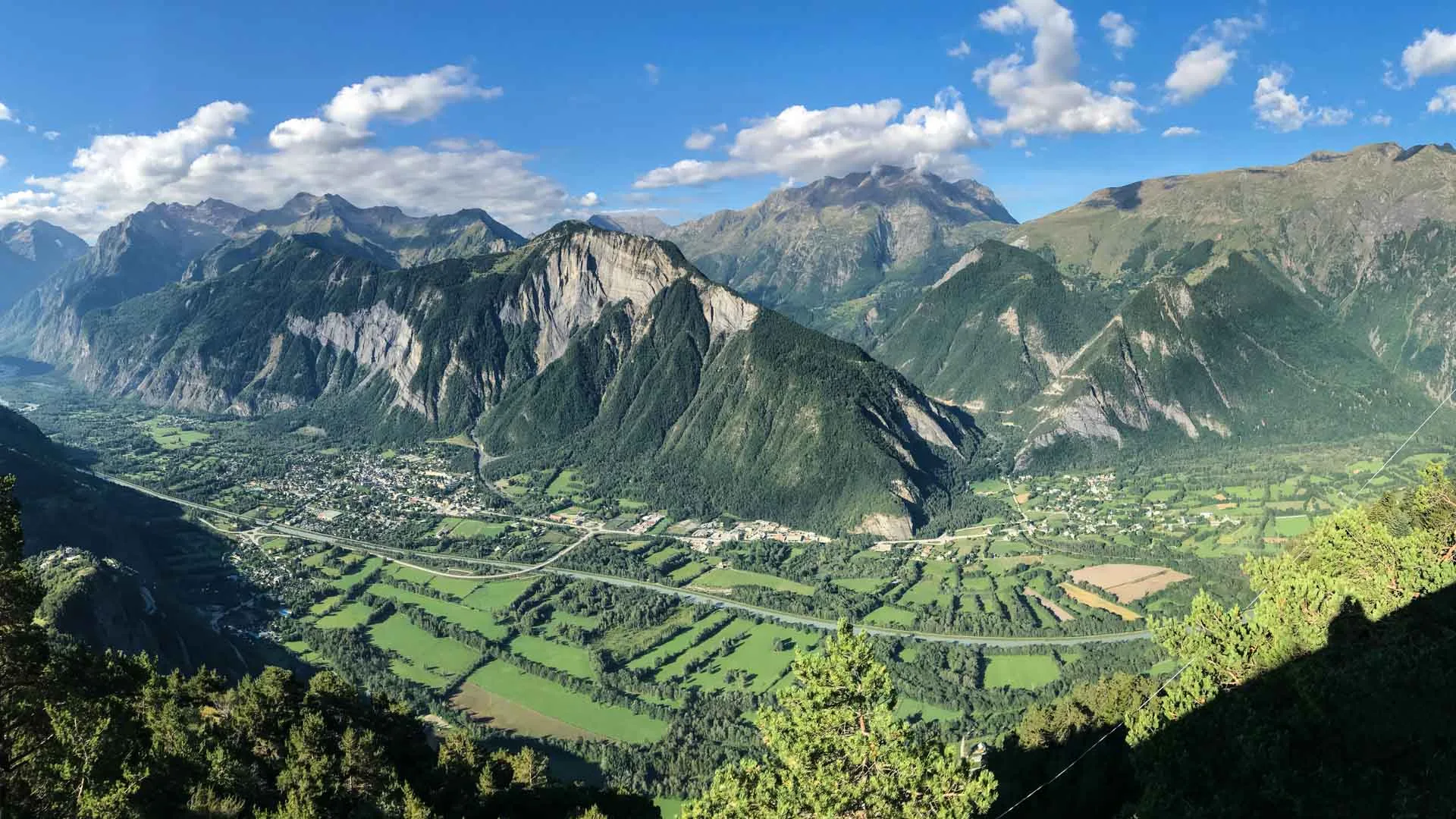 View down to the valley from Villard Reculas balcony road
