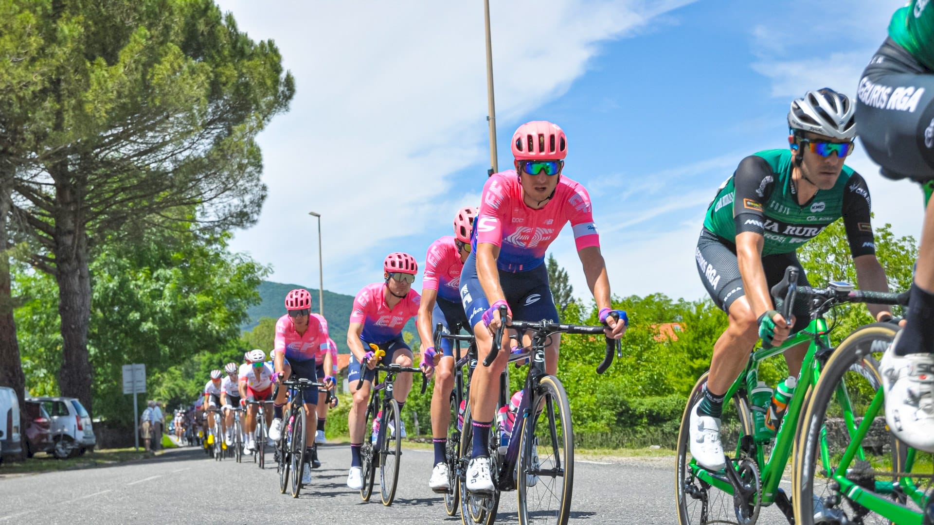 Cyclists on the Peyresourde Pass