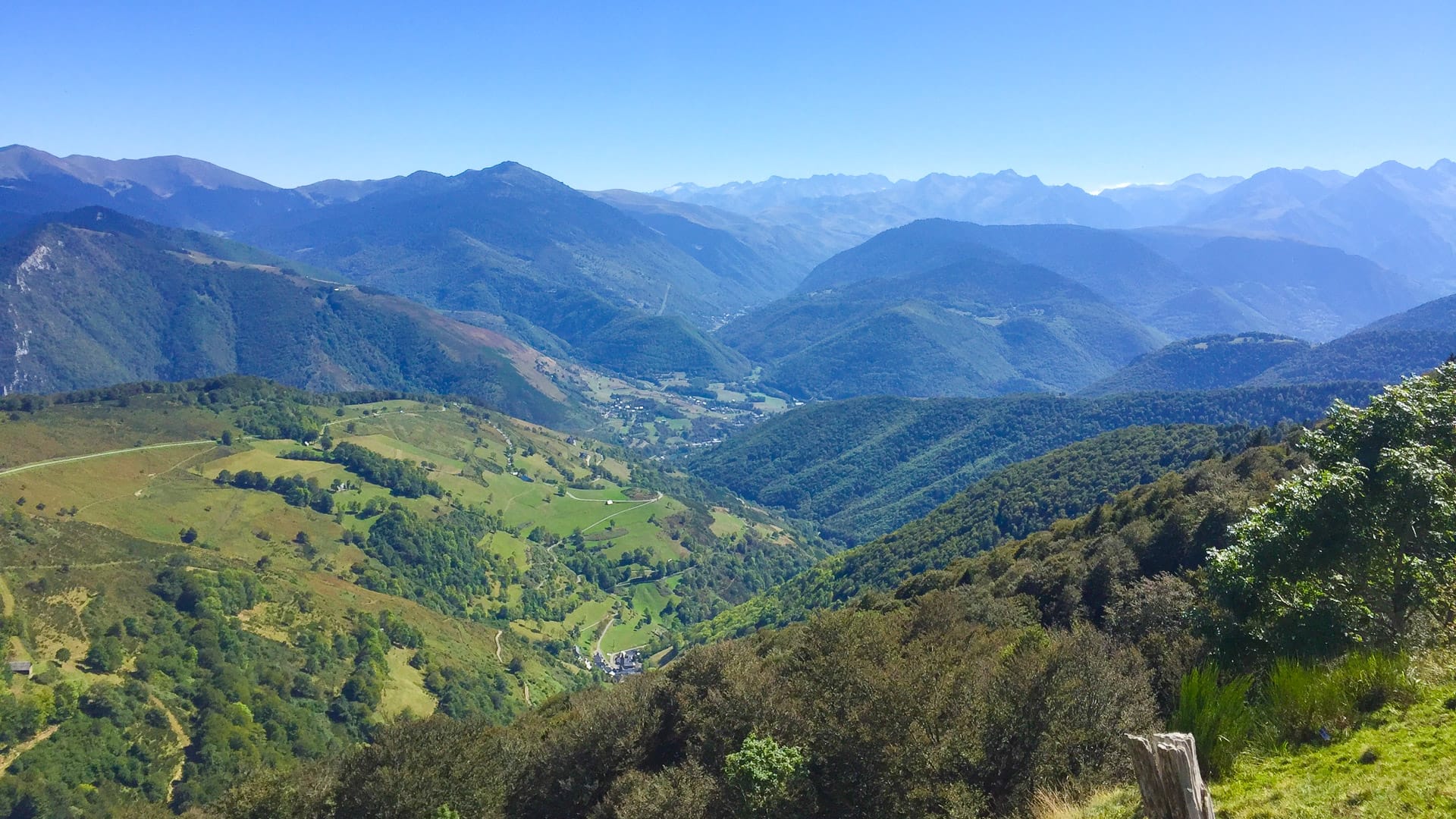 Mountain scenery on the Port de Bales