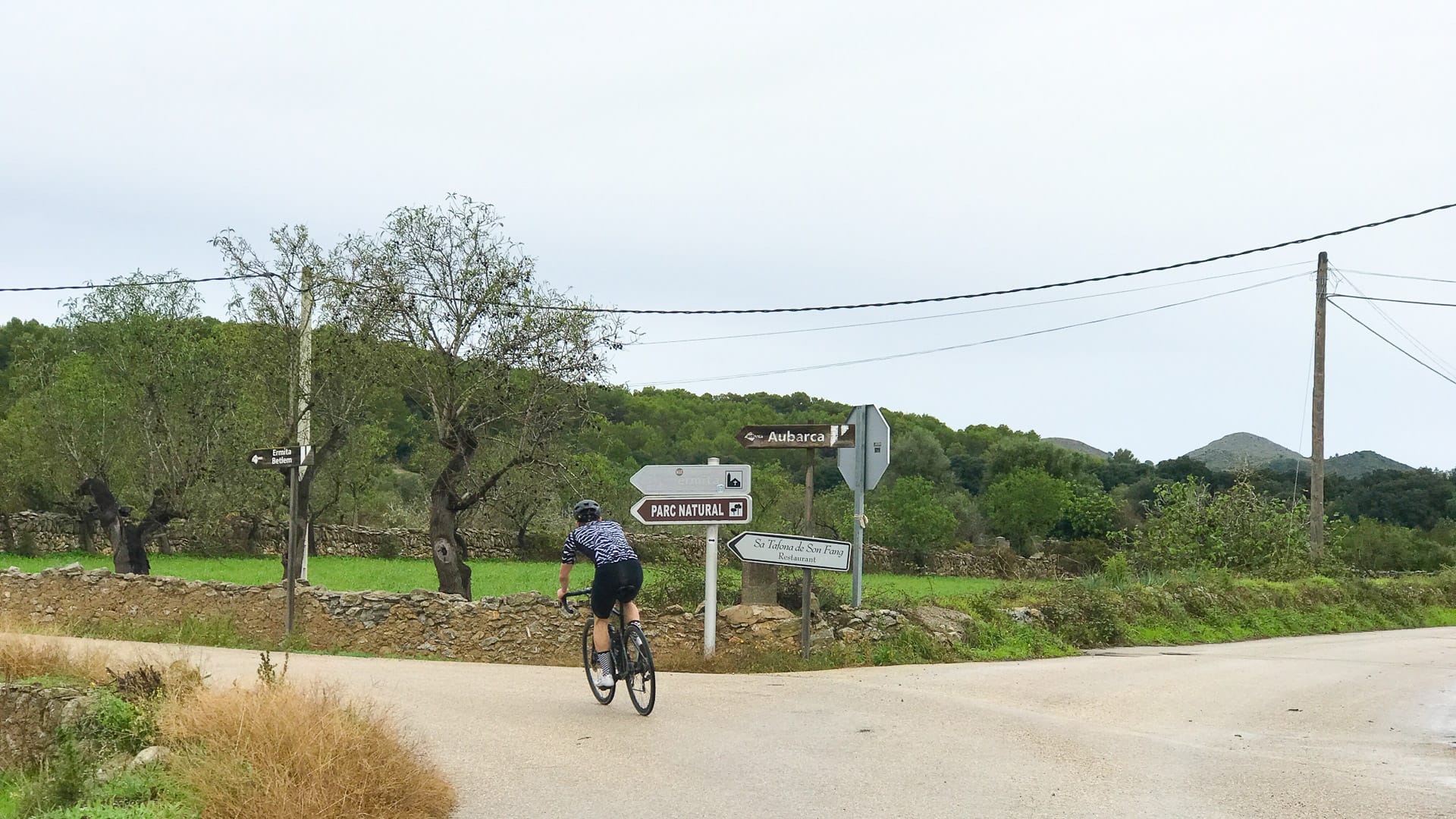 Cyclist turning off for road to Betlem monastery