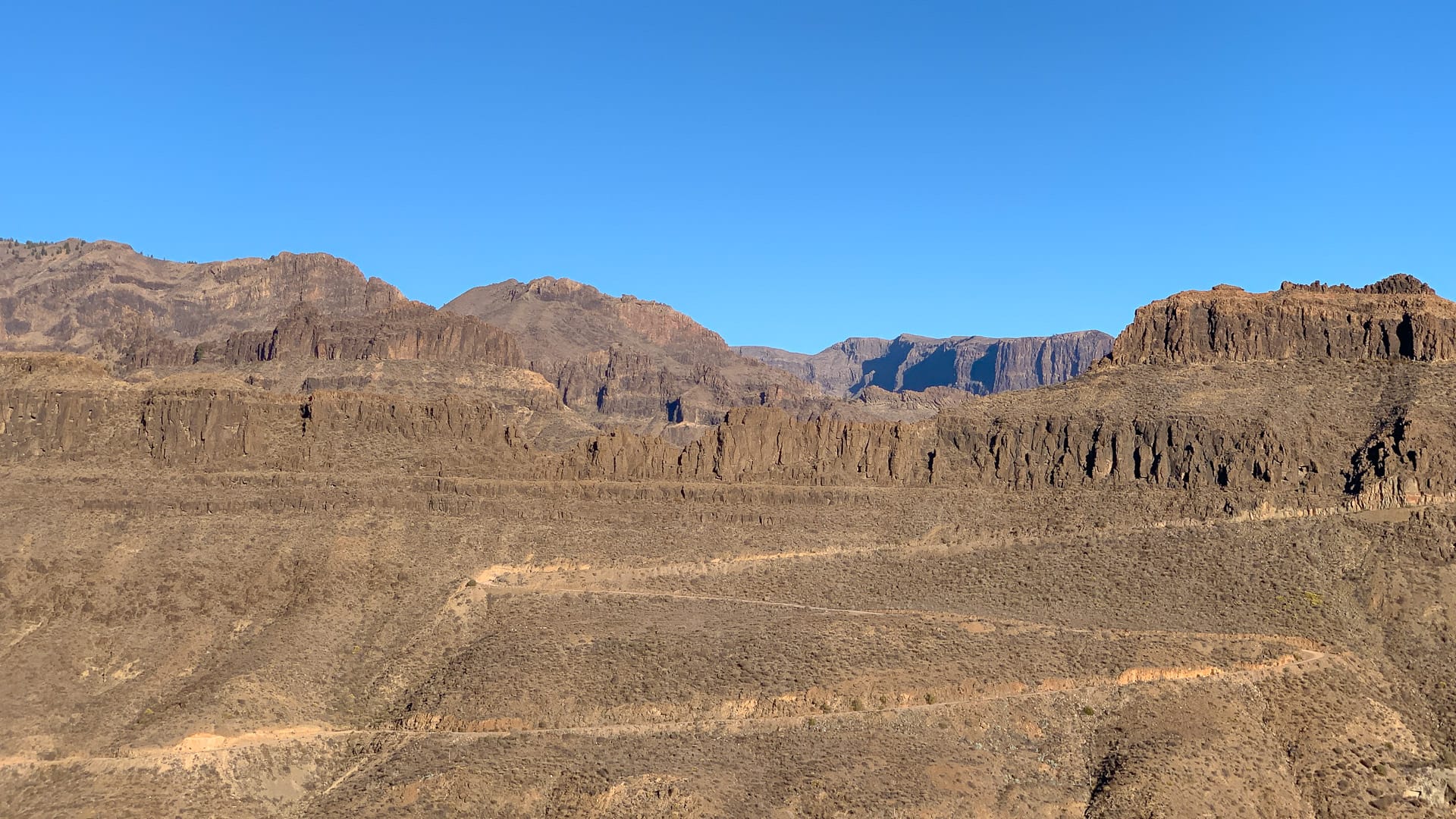 Switchbacks up to Cima Pedro Gonzalez/Mirador de Ayagaures