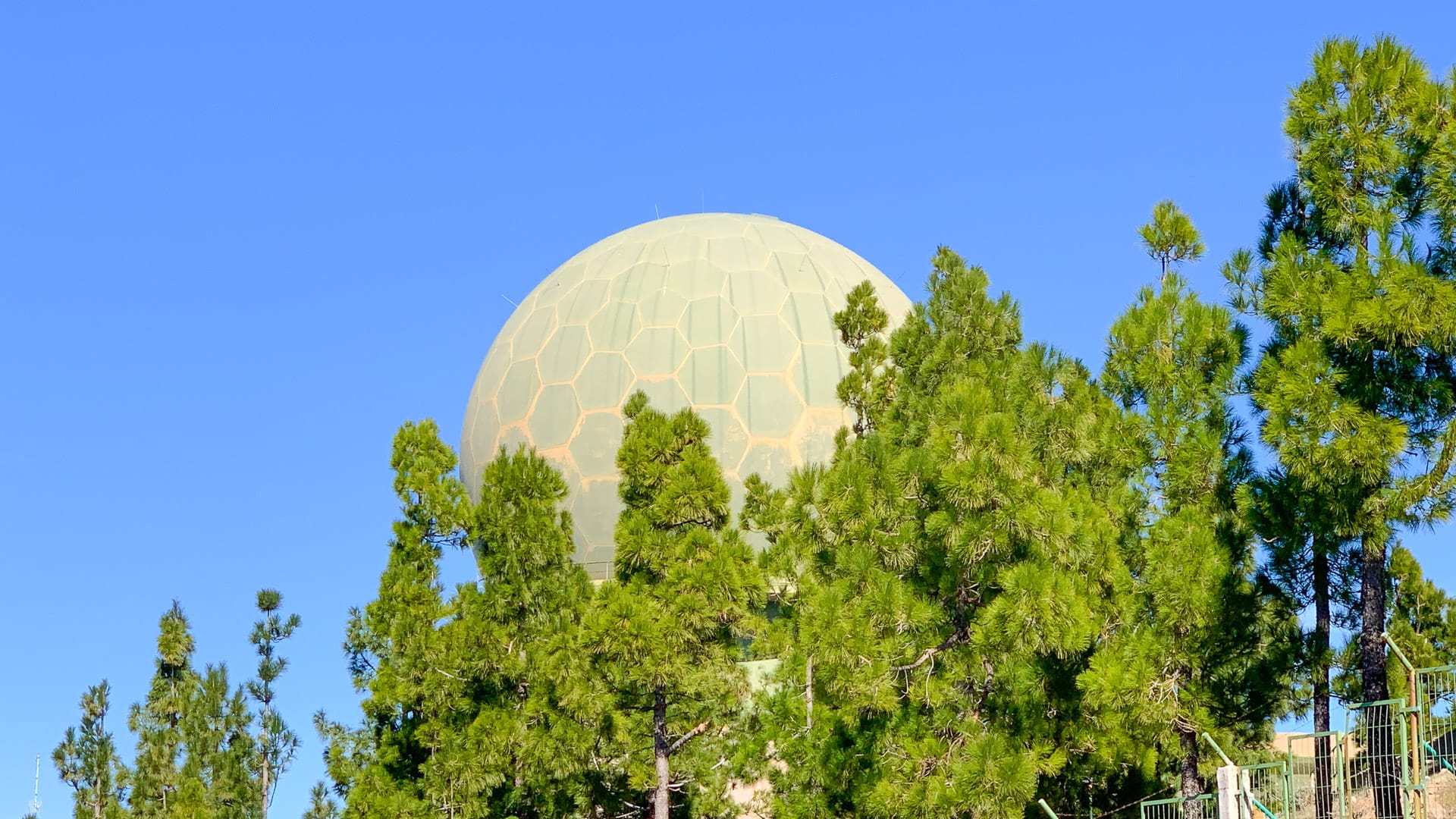 Radar at the top of the Pico de las Nieves cycling route