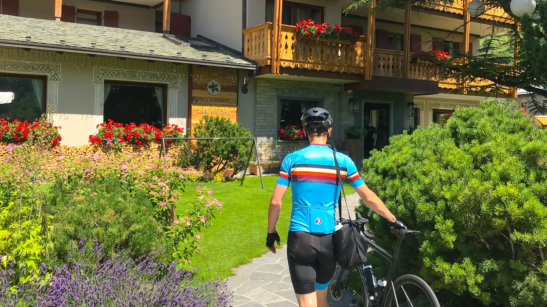 Cyclist walking into cycling friendly hotel Bormiov