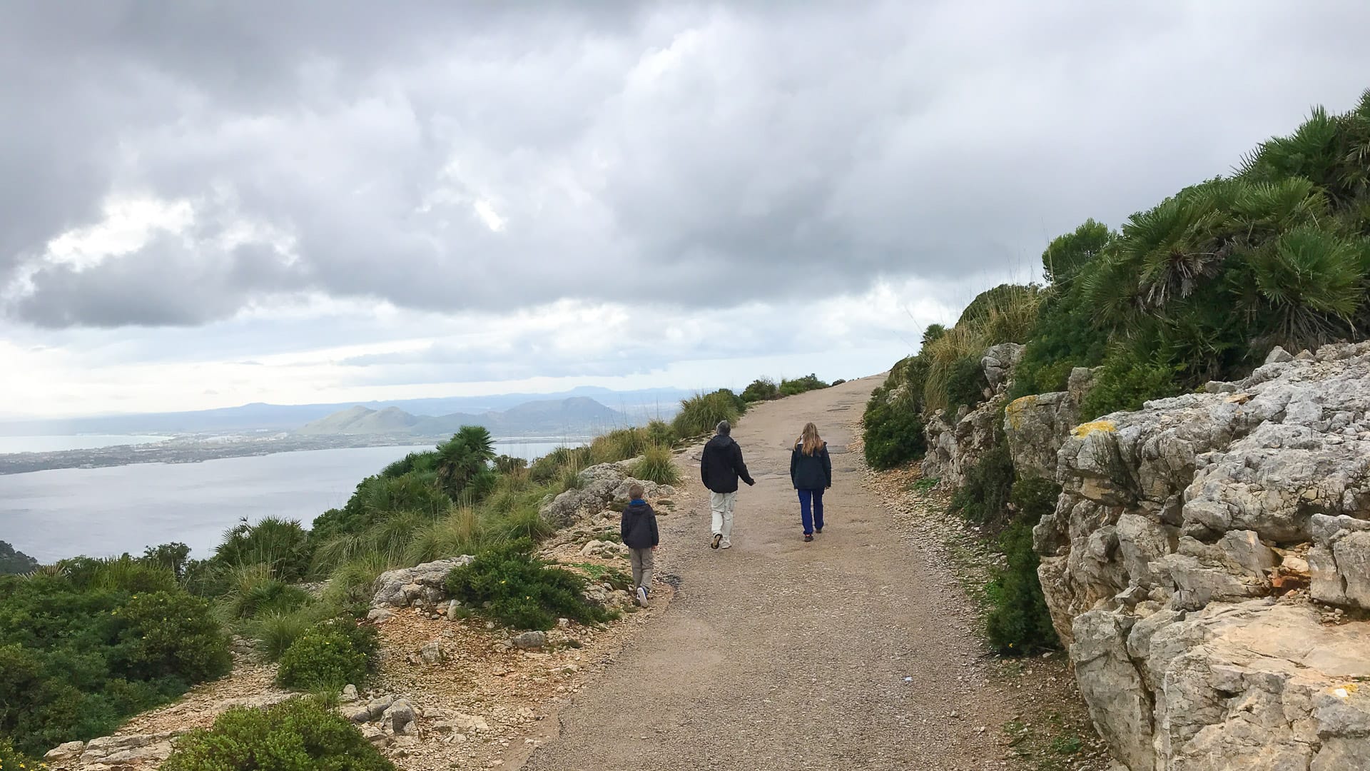 People on the Cap de Formentor cycling climb