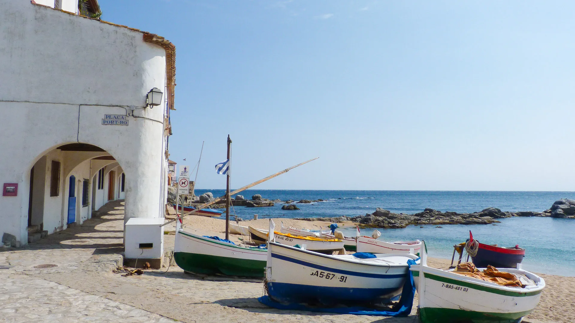 Village of Calalla on an easy cycling route along the coast