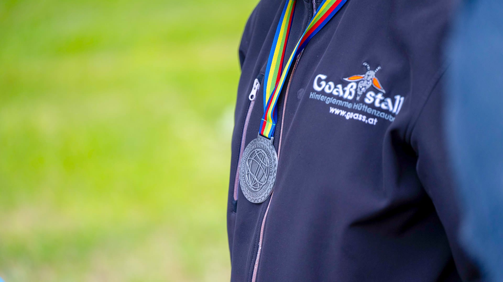Close-up of MSR 2025 finisher medal on jacket with GoaB Stall branding in Sweden