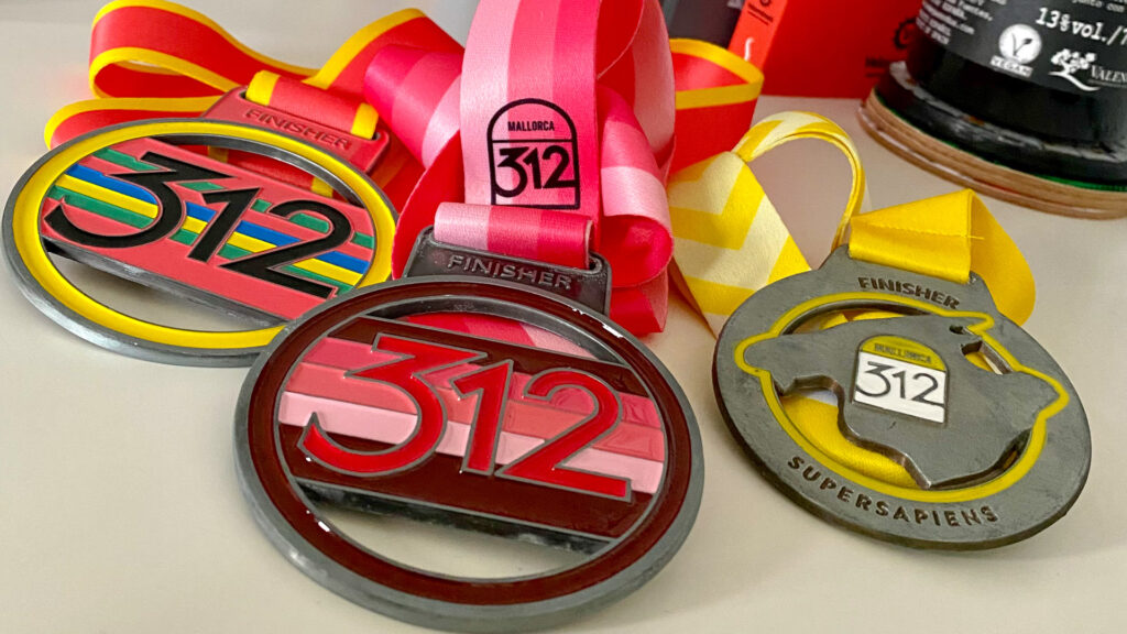 Mallorca 312 medals as a result of a successful Mallorca 312 training plan