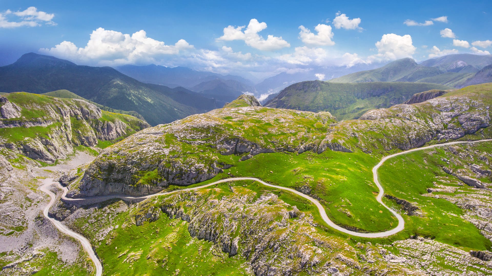 Upper Salt Road in the Carsene area on Alta Via del Sale