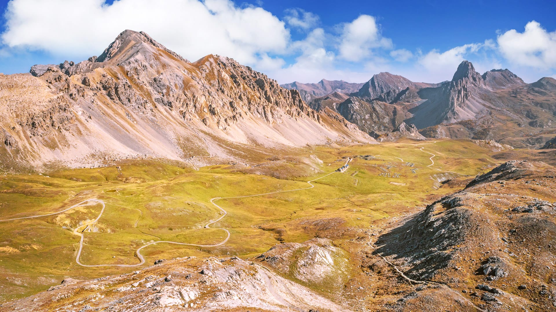 The Gardetta Plateau - Gardetta Hut in the middle