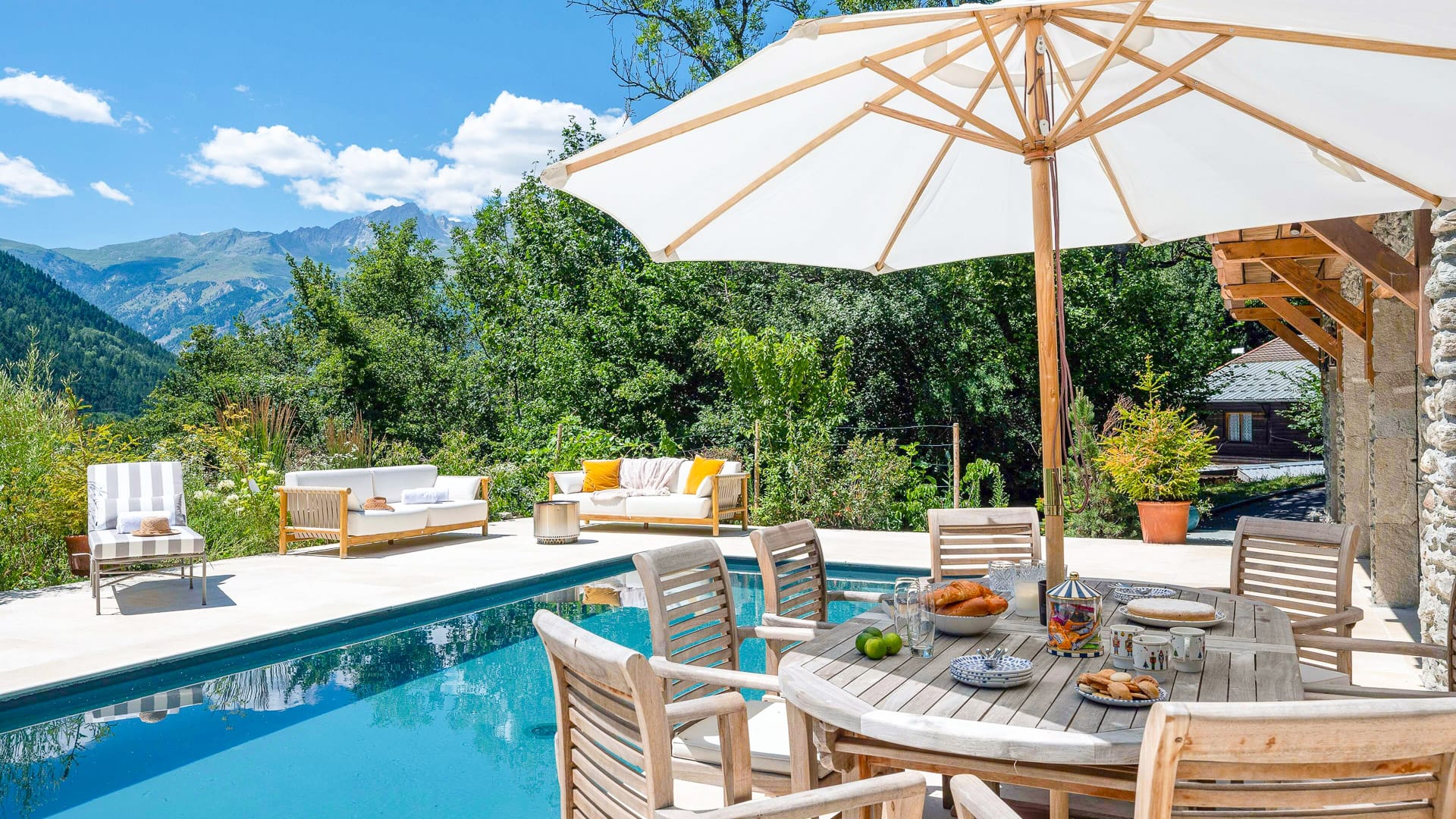 Chalet Wonderland with summer pool near the Col de l’Iseran and Cormet de Roselend