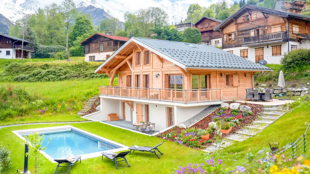 Chalet Etoile Nordique private pool for a post-ride swim