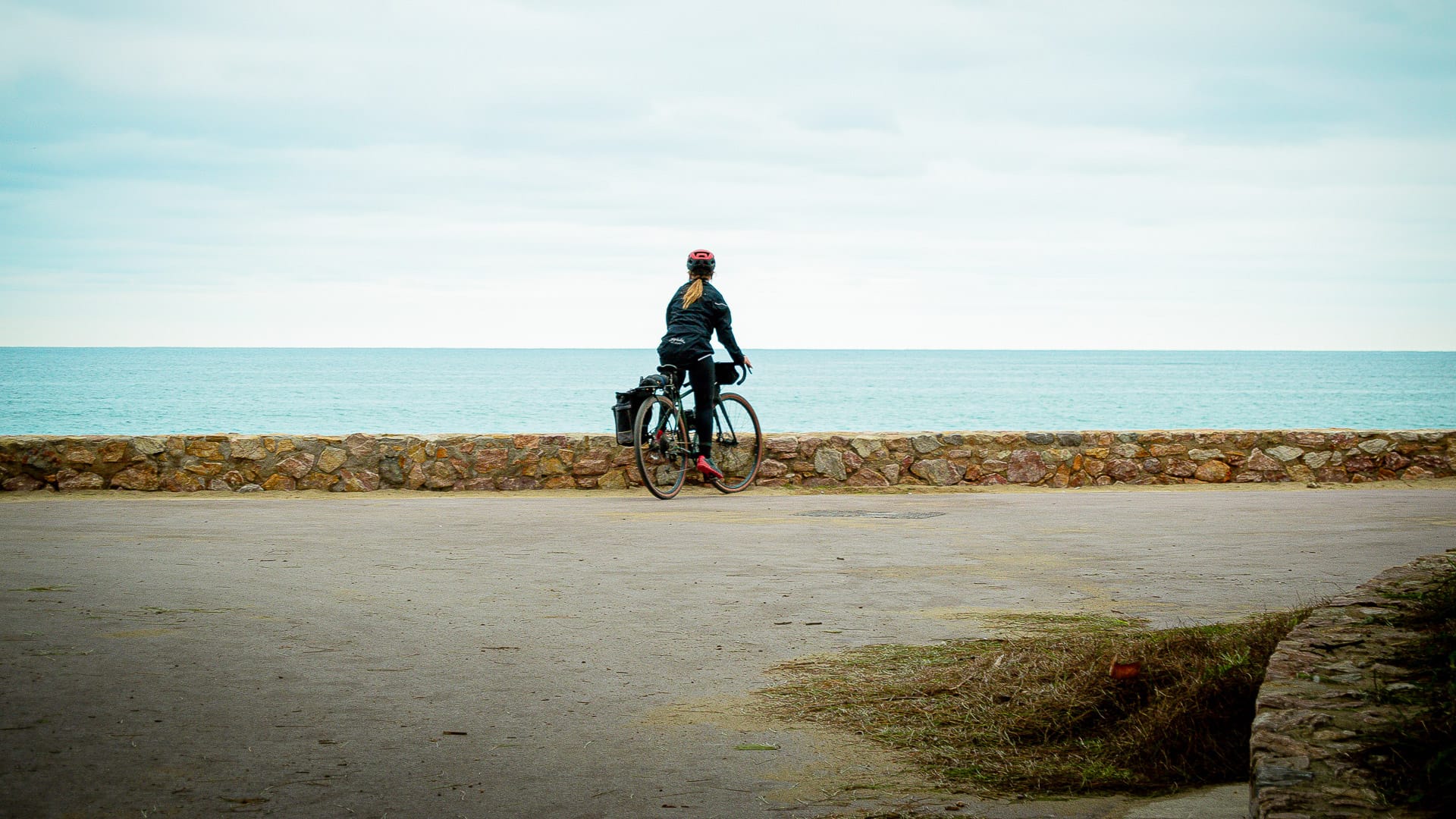 Cyclists enjoying coastal views on the Pirinexus route in Empúries, Girona