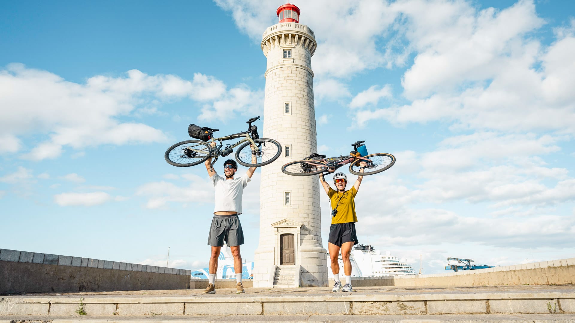 Cyclists celebrating on the ViaRhôna in Sète