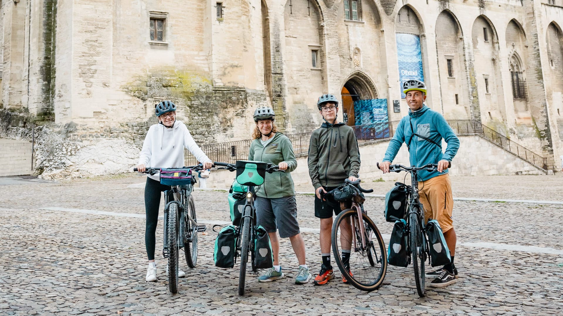 Cyclists on the ViaRhôna in Avignon